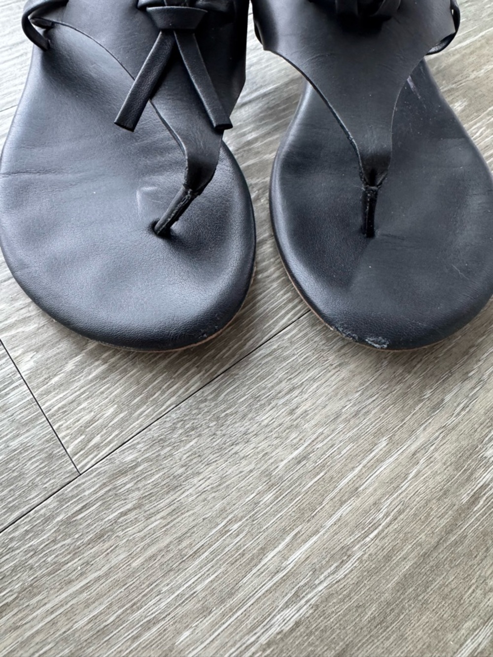 Anthropologie Black Leather Knotted Toe-Loop Sandals - Picture 3 of 3